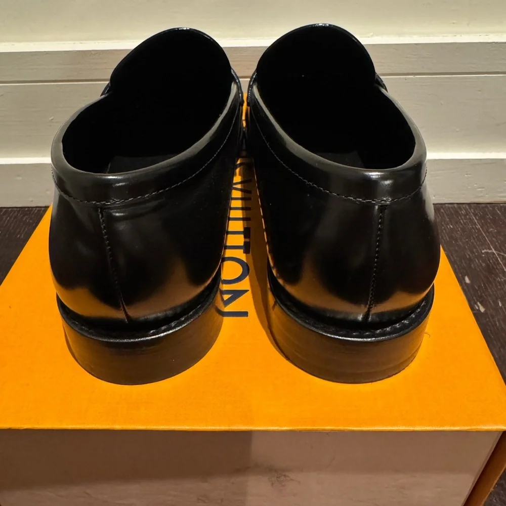 Louis Vuitton Black Leather Padlock
Loafers Women IT 41 US 11 LV Lock
Flats - Picture 5 of 11